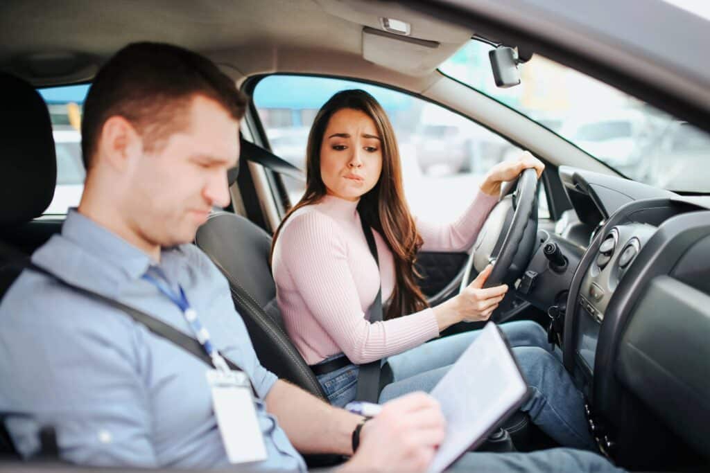 10 claves para aprobar el examen práctico de conducir 