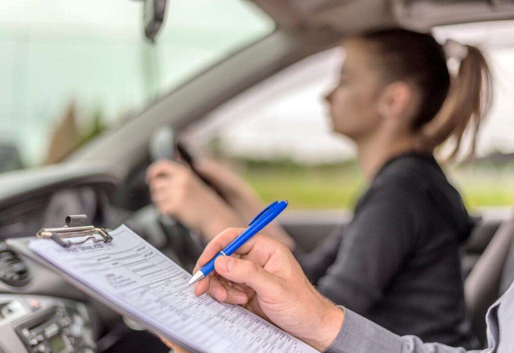 Faltas eliminatorias en el examen de conducir, ¿cuáles son y cómo evitarlas?
