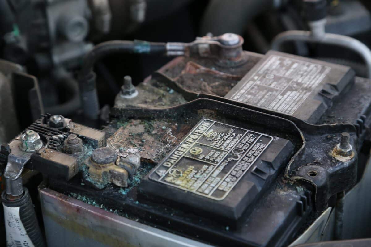 how-do-i-know-if-my-car-battery-is-bad-axleaddict