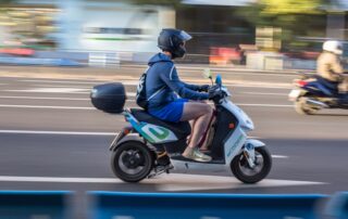 ¿Se puede conducir una moto eléctrica con el carnet de moto?