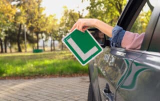 sacarse el carnet de conducir con 17 años