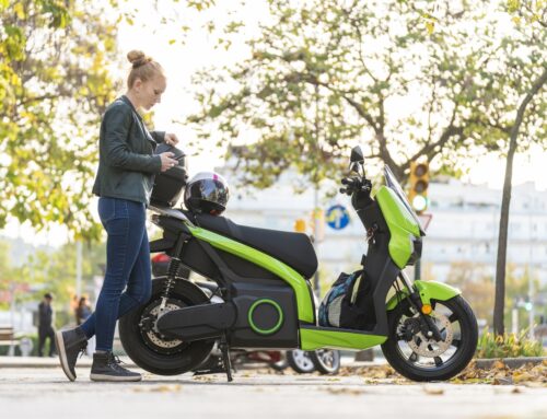 ¿Puede un ciclomotor circular por una autovía? Descubre lo que dice la normativa